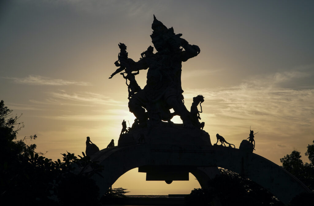 Silhouette Patung Kumbakarna