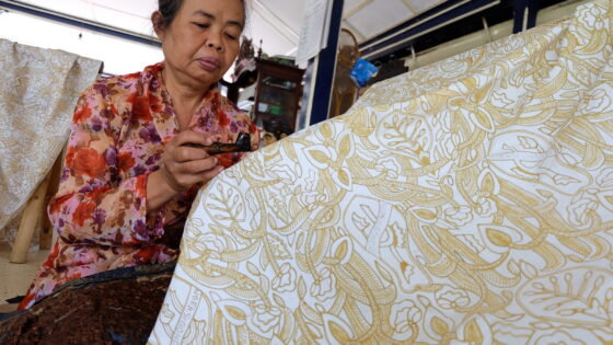 Pembuatan Batik Tulis di Lingkungan Keraton Yogyakarta
