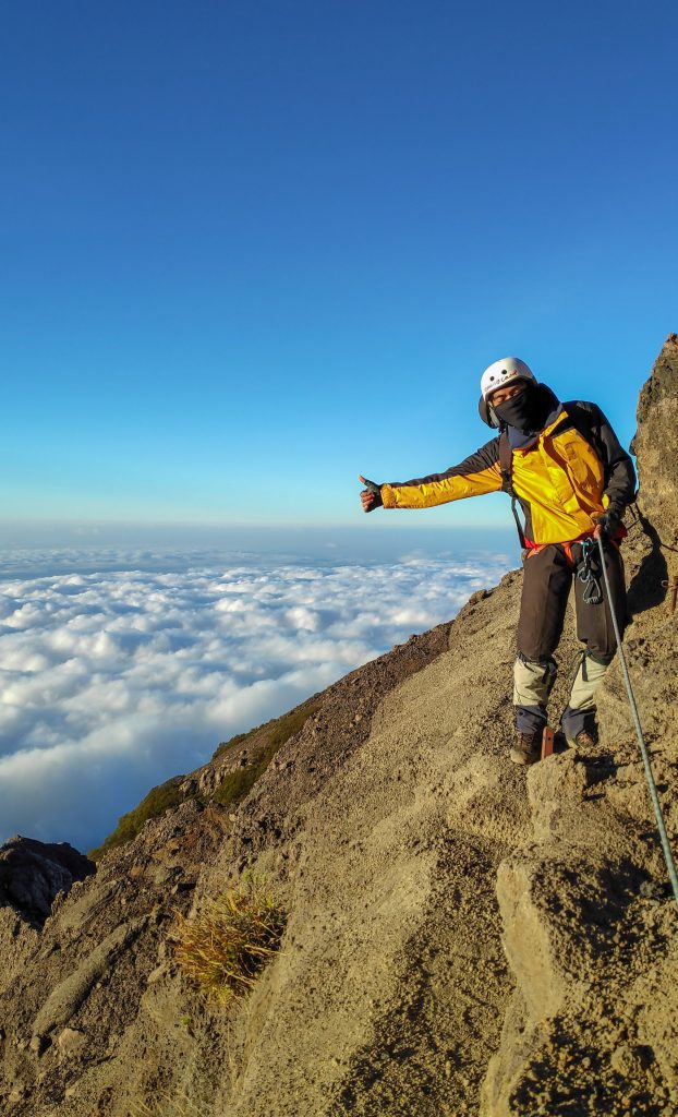 Perjalanan Menuju Puncak Bendera Puncak Bendera Gunung Raung