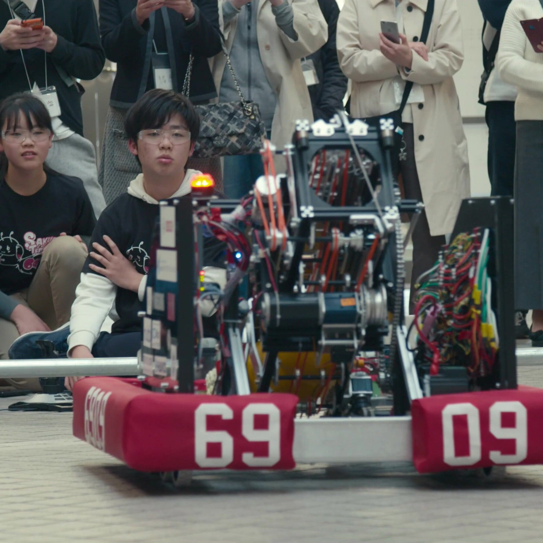 Робот на exceed. Комиксы про роботов. More than robot. Дорама итэвон класс в тюрьме. I am more than a robot.