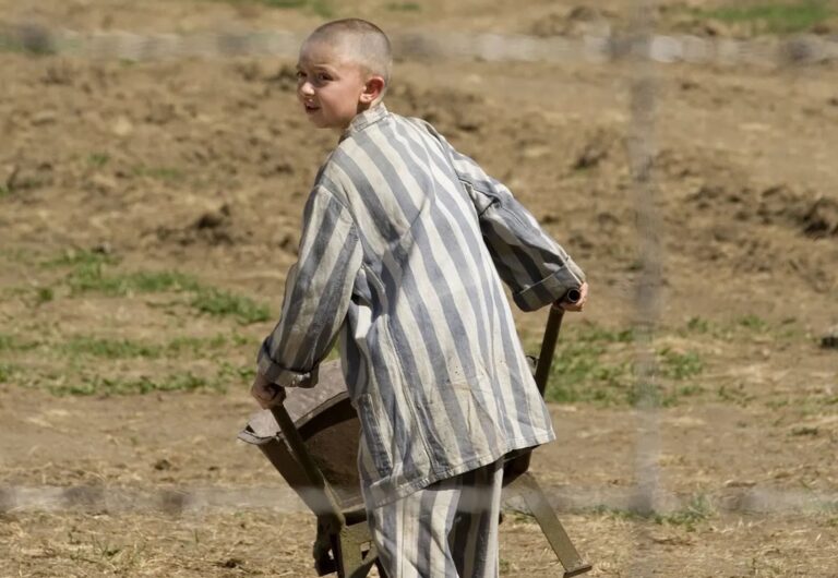 The Boy in the Striped Pajamas Melihat Kepiluan Perang Dunia II dari