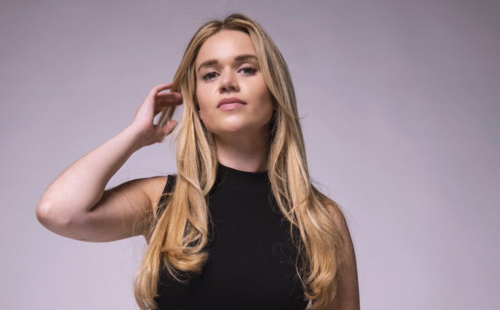 MANDY Interview: Bersemangat Tebarkan Energi Positif di Pertunjukan