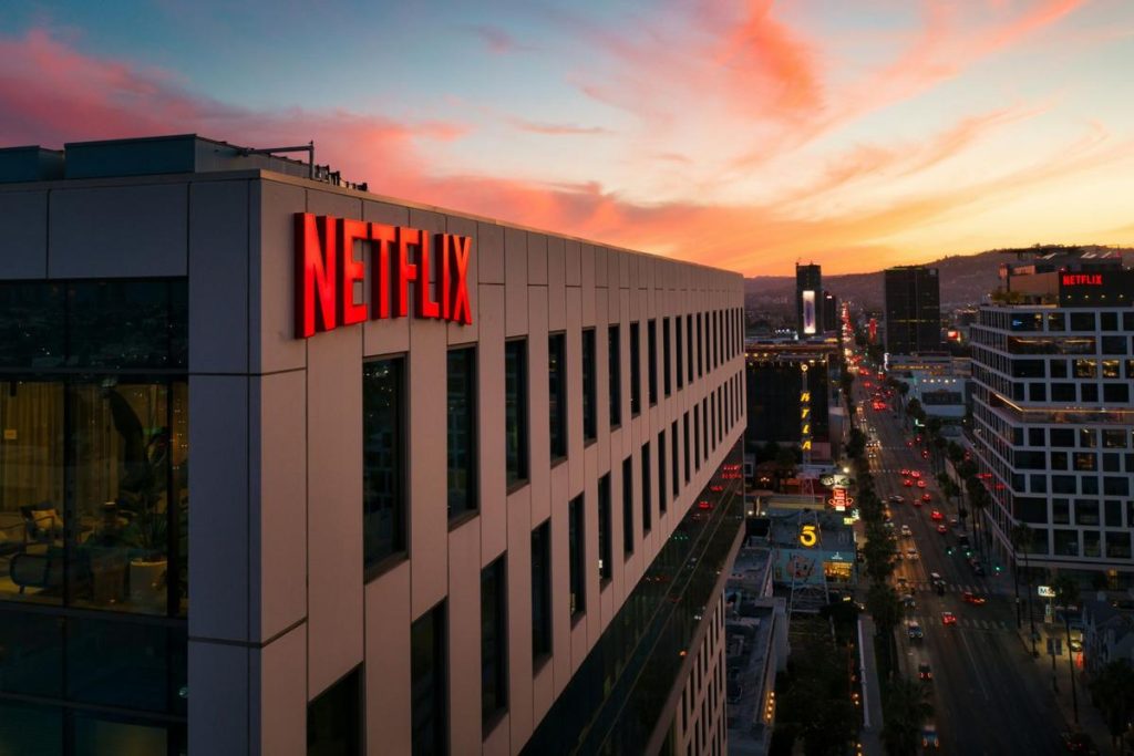 Netflix Akuisisi WBD: Era Baru Atau Awal Keruntuhan Hollywood Lama?